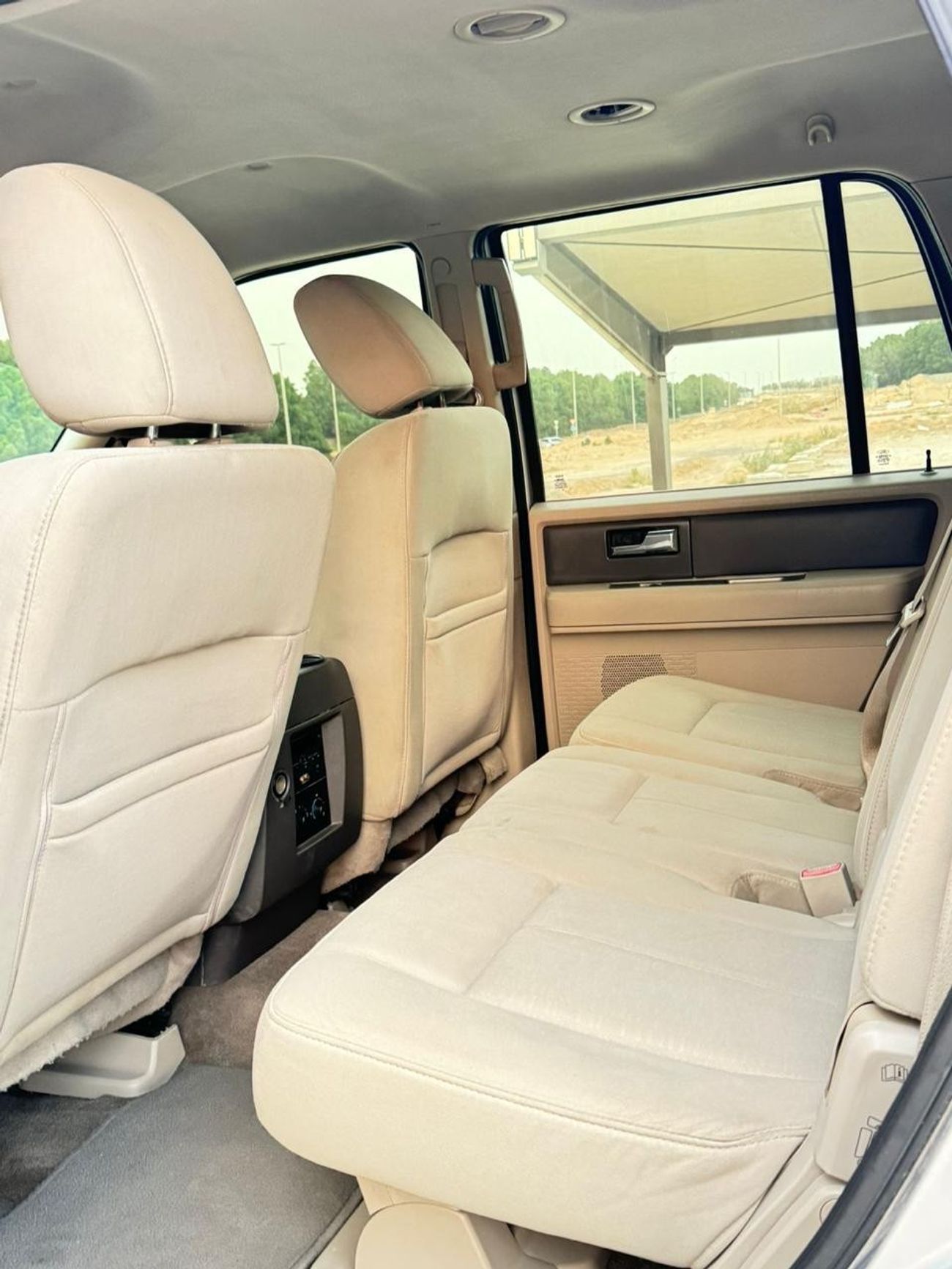 Ford Expedition XLT In excellent condition and requires no expenses