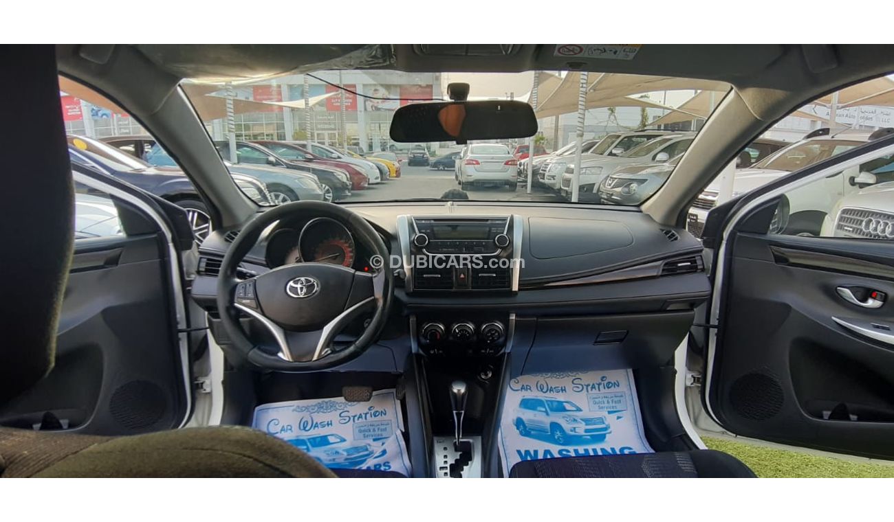 تويوتا يارس خليجى - جناح خلفى-  مثبت سرعة - كاميرا خلفية - رنجات - بحالة ممتازة لاتحتاج لاى مصاريف