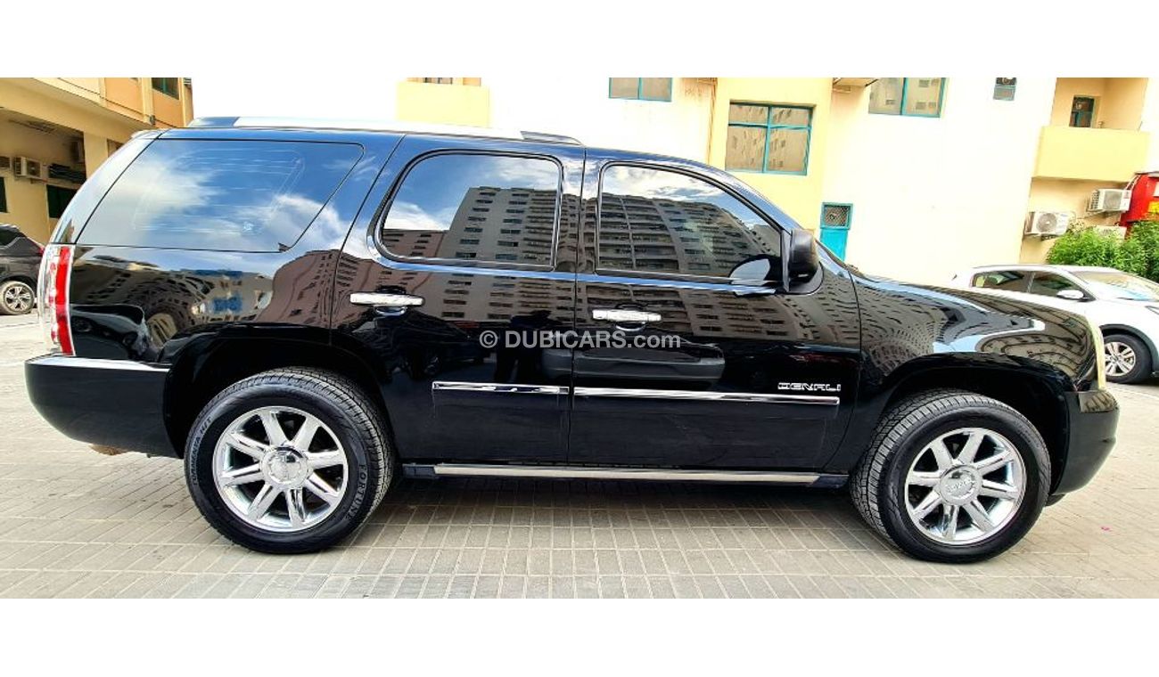 GMC Yukon GMC YUKON DENALI  2012 GCC  .  FULL OPTION.  SERVICE HISTORY  . ACCIDENT FREE  .. ORIGINAL PAINT  .