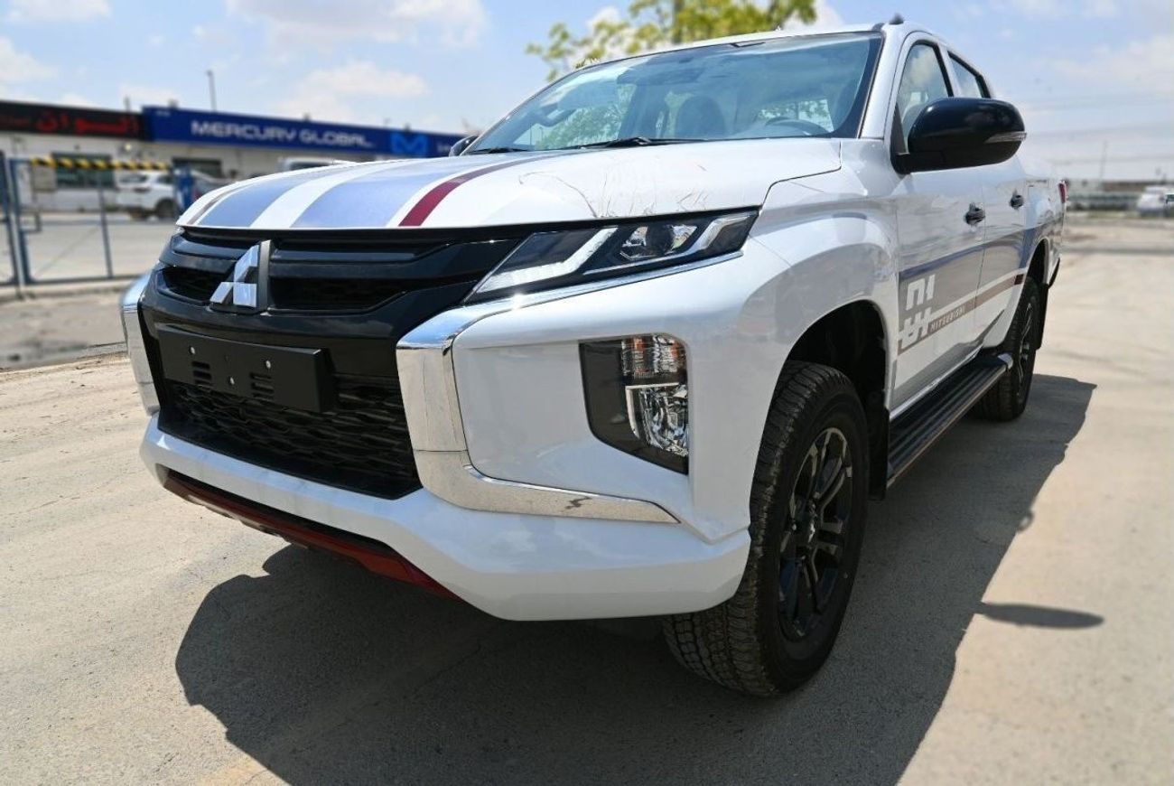 ميتسوبيشي L200 ميتسوبيشي L200 ديزل فل أوبشن أوتوماتيك 2.4 لتر أبيض من الخارج أسود من الداخل