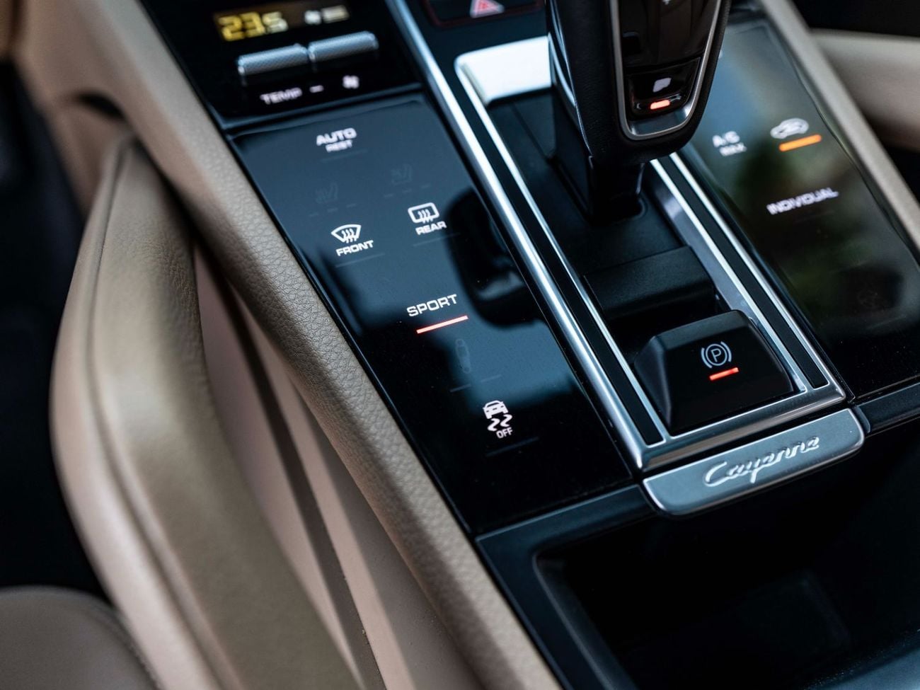 Porsche Cayenne Std 3.0L (335 HP)