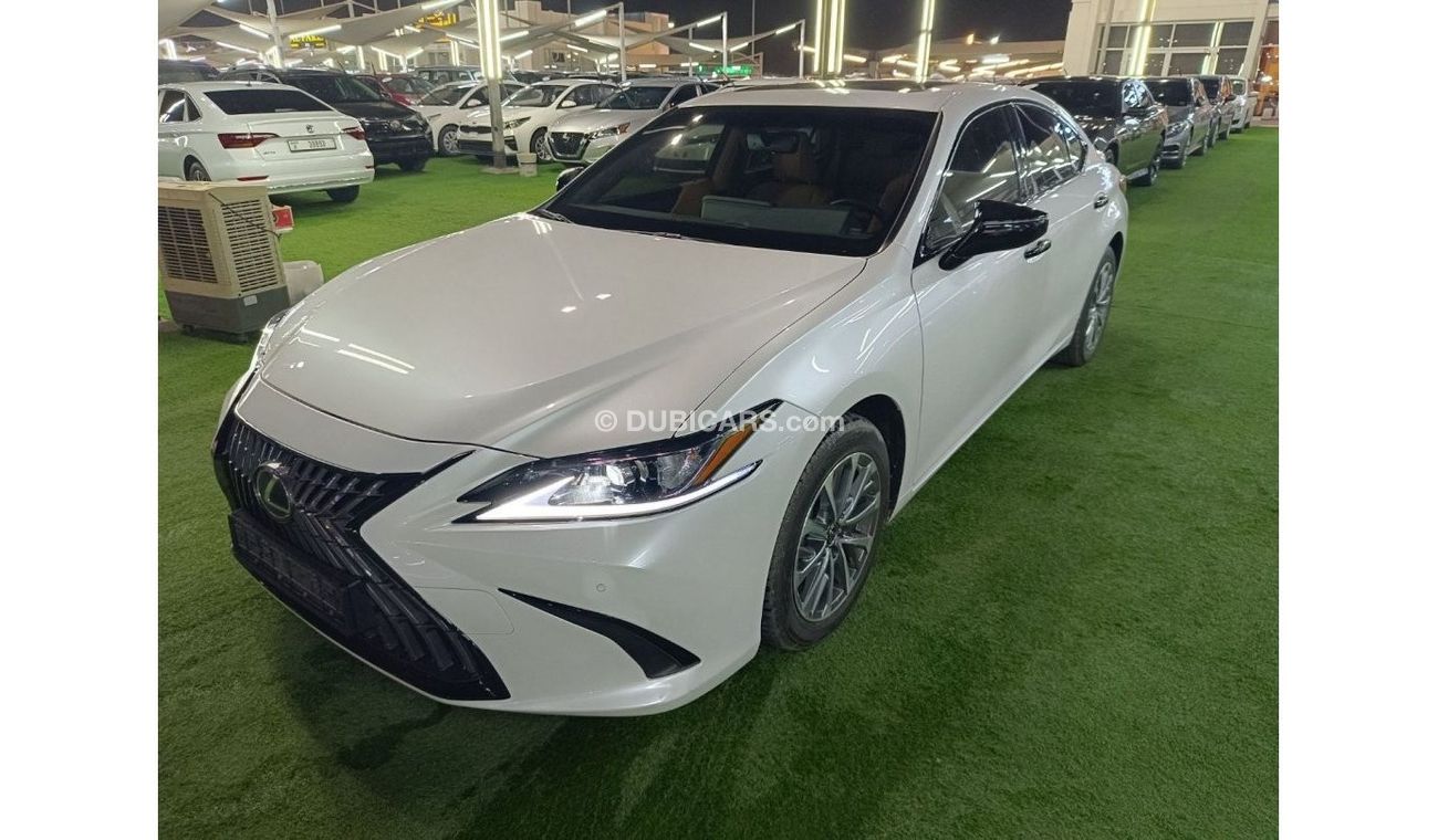 Lexus ES 300 Hybrid The car is in very good condition without accidents.inside and outside is very clean.