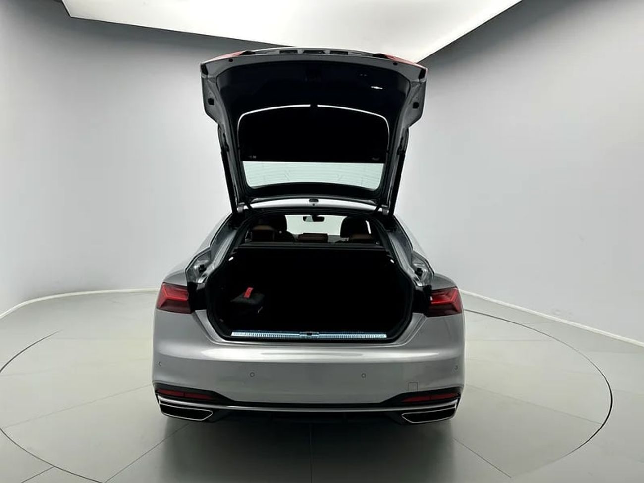 أودي A5 40 TFSI Sport 2.0L Sportback 40 TFSI 190hp (Ref# 055024)