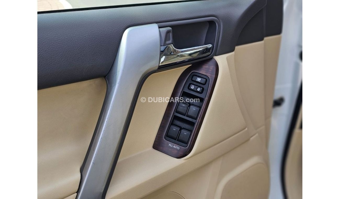 Toyota Prado TOYOTA PRADO VXR 4.0 2017 GCC SINGLE OWNER IN MINT CONDITION