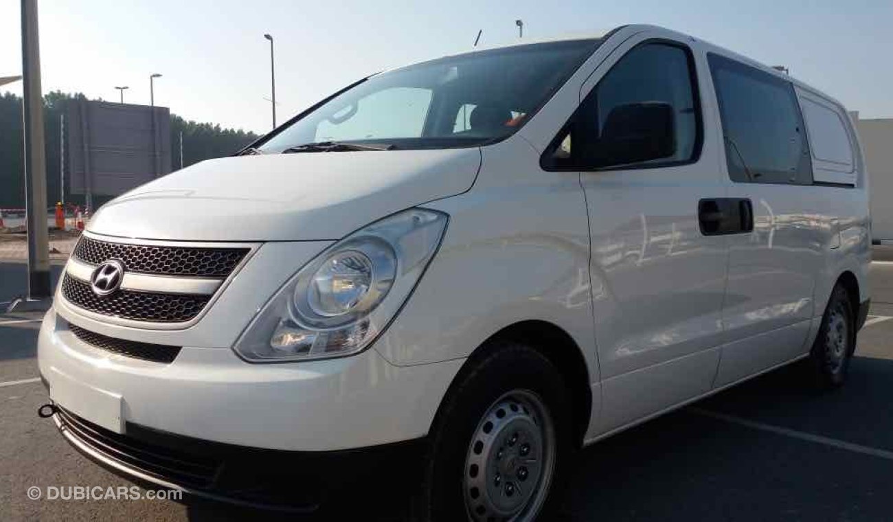 Used Hyundai H-1 5 seater with Chiller GCC specs 2011 for sale in Dubai ...