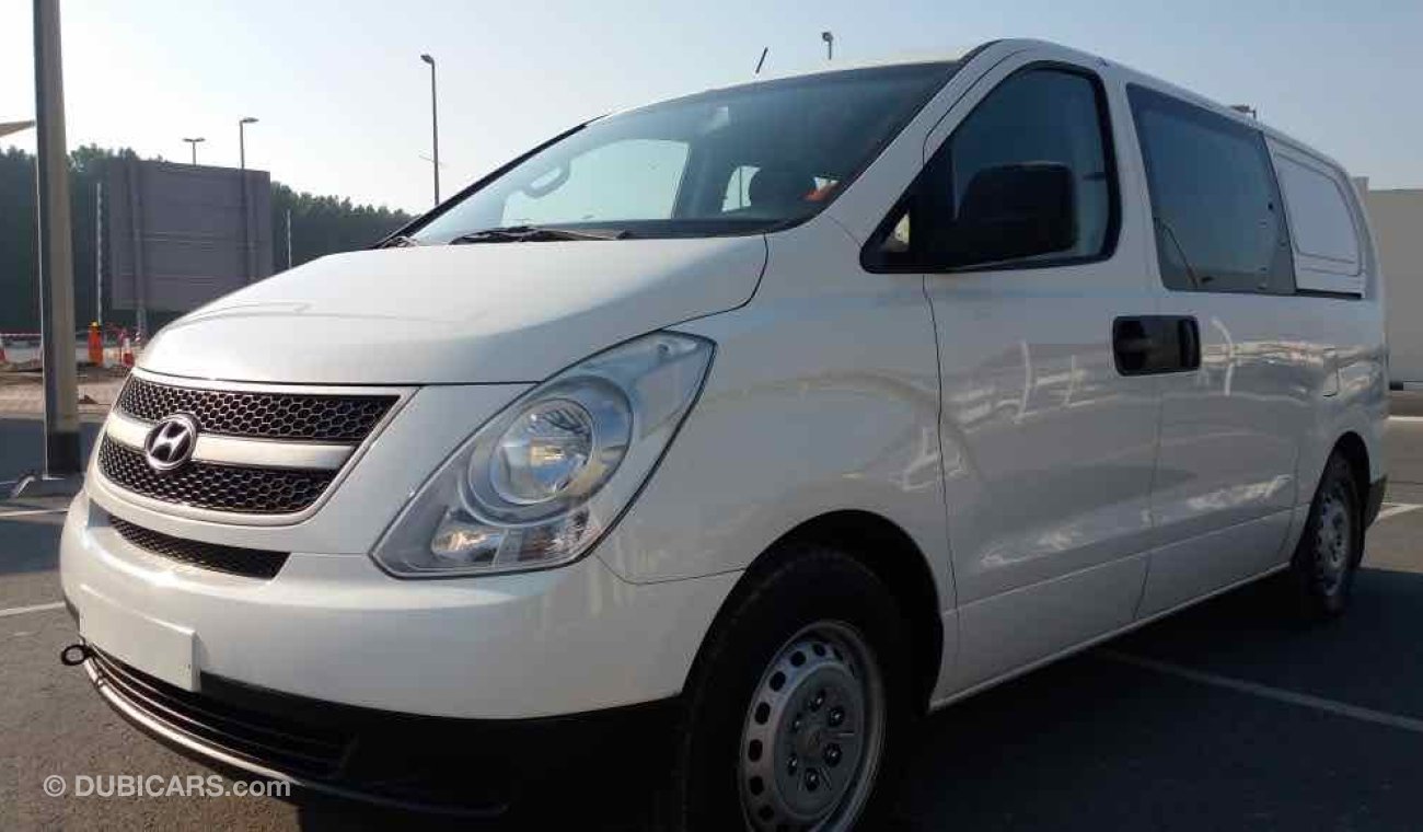 Hyundai H-1 5 seater with Chiller GCC specs