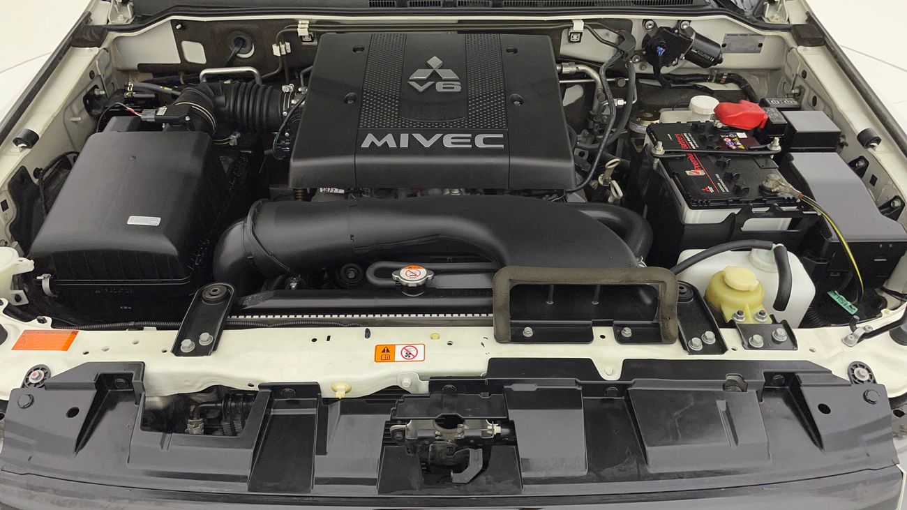 ميتسوبيشي باجيرو GLS HIGHLINE SIGNATURE EDITION 3.8 | بدون دفعة مقدمة | اختبار القيادة في المنزل