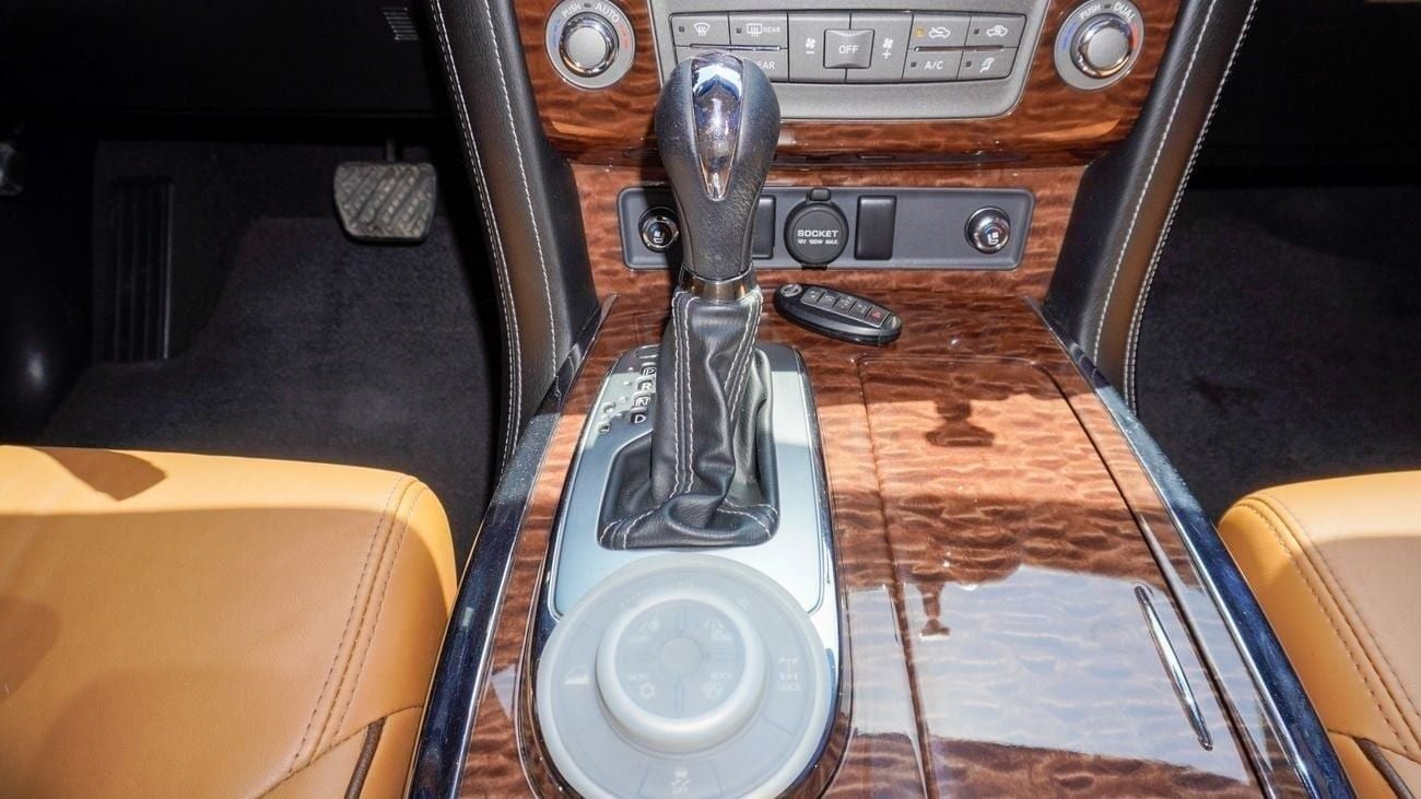 Nissan Patrol Platinum LE V8