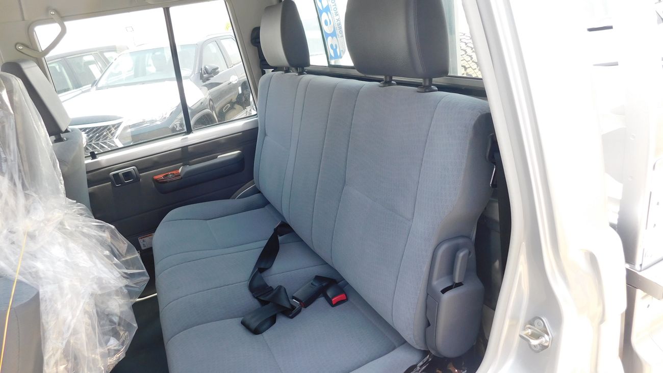 Toyota Land Cruiser Pick Up 79 DOUBLE CAB LX LIMITED V8 4.5L DIESEL 6 SEAT MANUAL TRANSMISSION