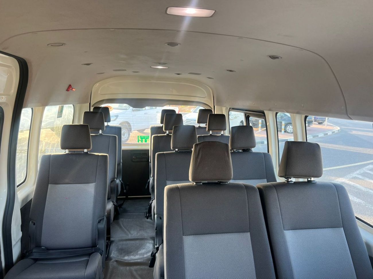 Toyota Hiace 2021 Toyota Hiace 3.5L V6 FWD - GCC- Passenger - Patrol Manual - 13 Seater - No Accident