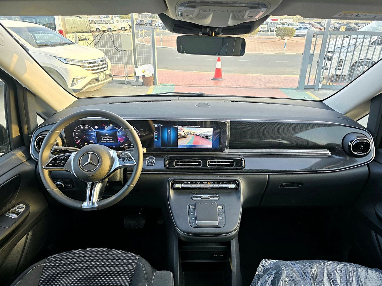 مرسيدس بنز V 300 Mercedes Benz V-Class V300 Style  2.0l Minivan 4*2 5Doors Black Color 2025 Model