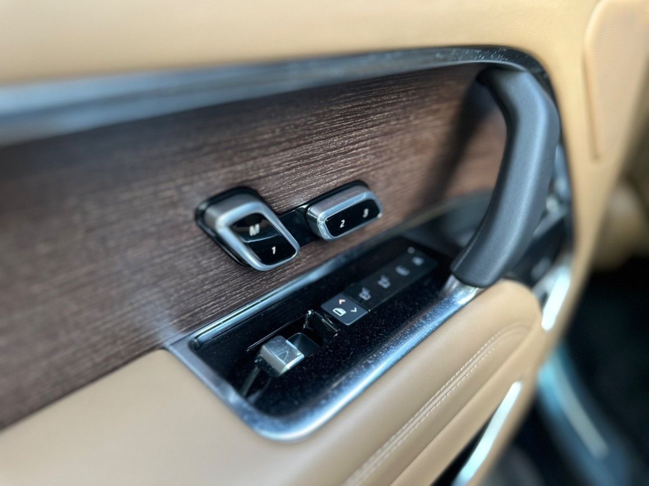 Land Rover Range Rover 2024 Autobiography P550e 3.0L Turbocharged Inline-6 Plug-in Hybrid – 542 HP | AWD | Full Options