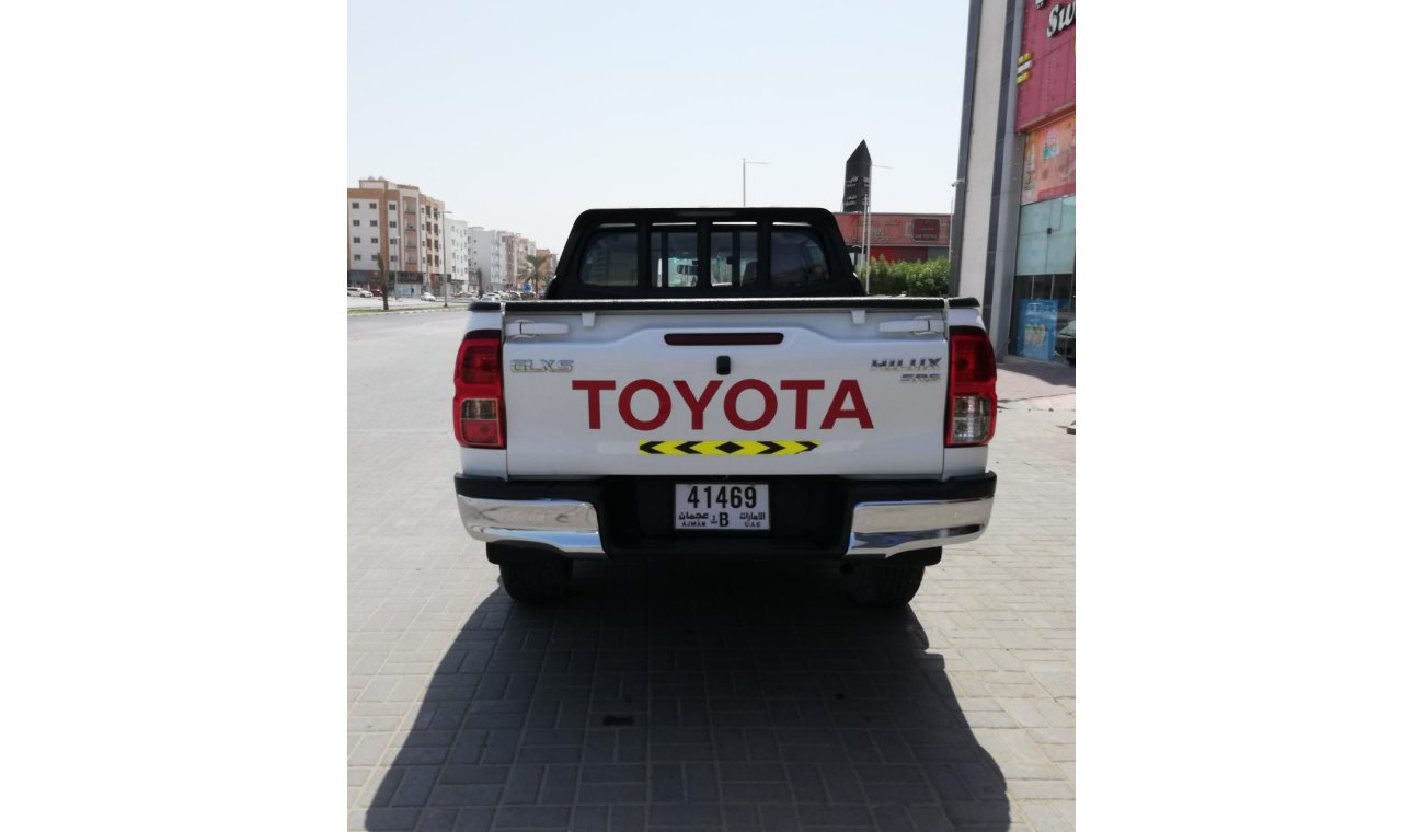 Toyota Hilux manual - petrol