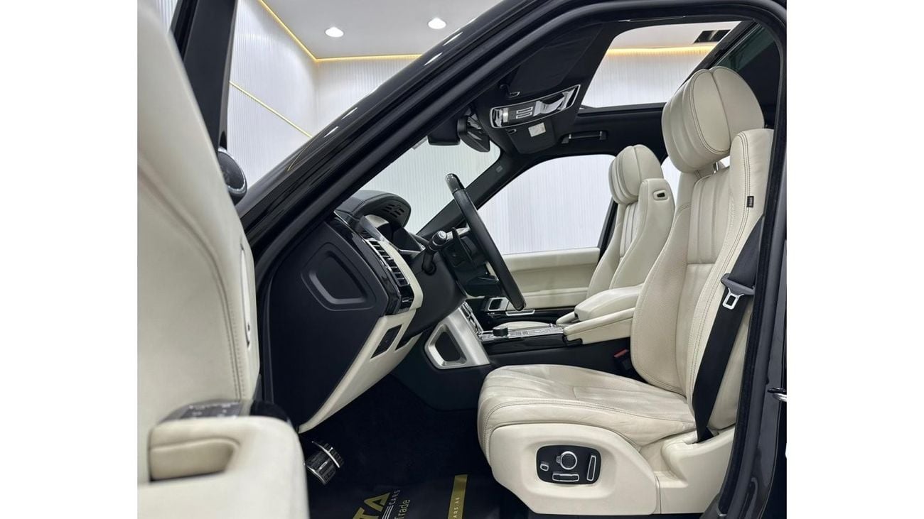 Land Rover Range Rover 2016 Range Rover Vogue SE V8 Supercharged, Full Range Rover Service History, GCC
