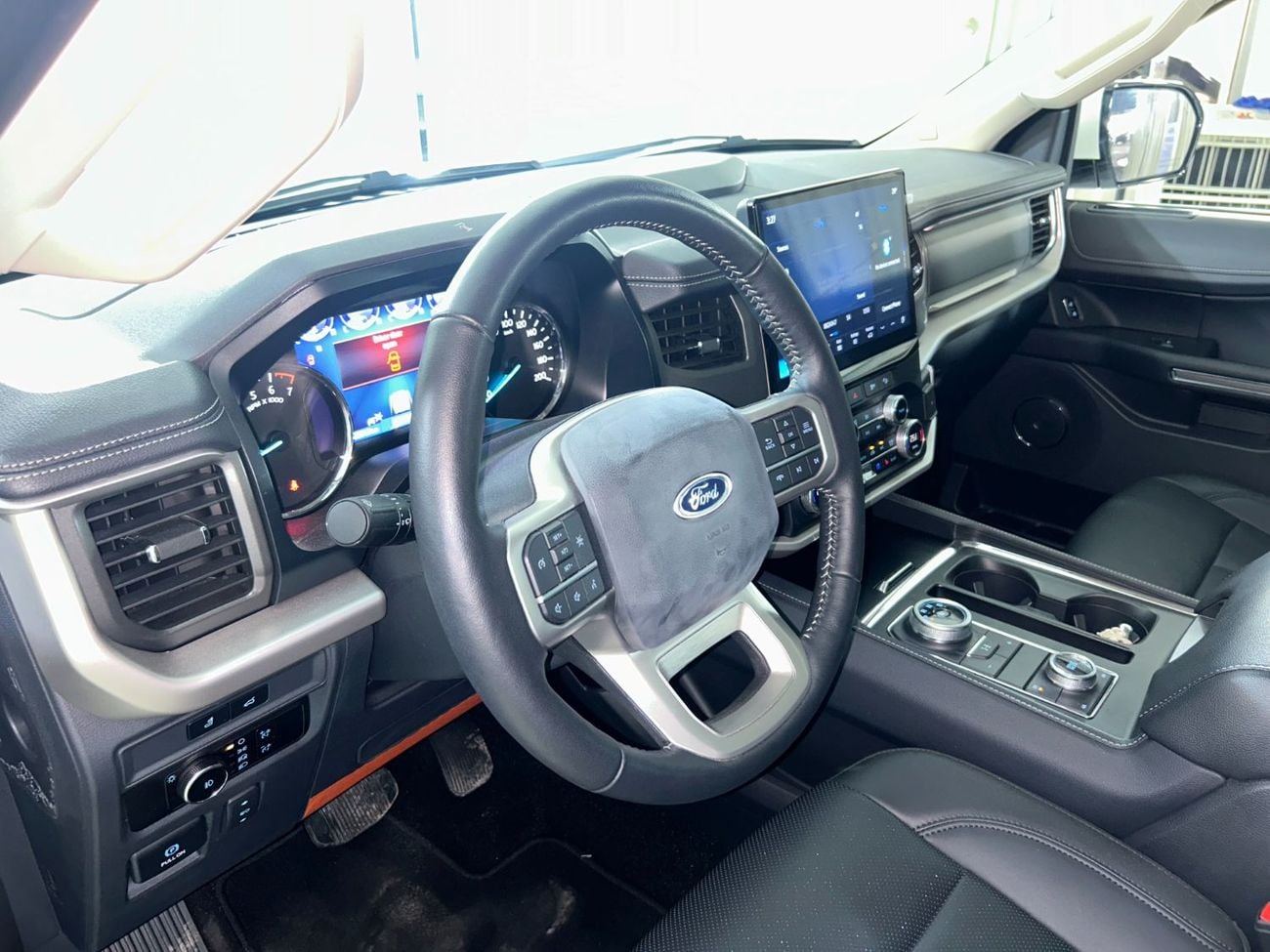 Ford Expedition XLT 3.5L (380 HP) 4WD XT223W / AL TAYER MOTORS / AL QOUZ