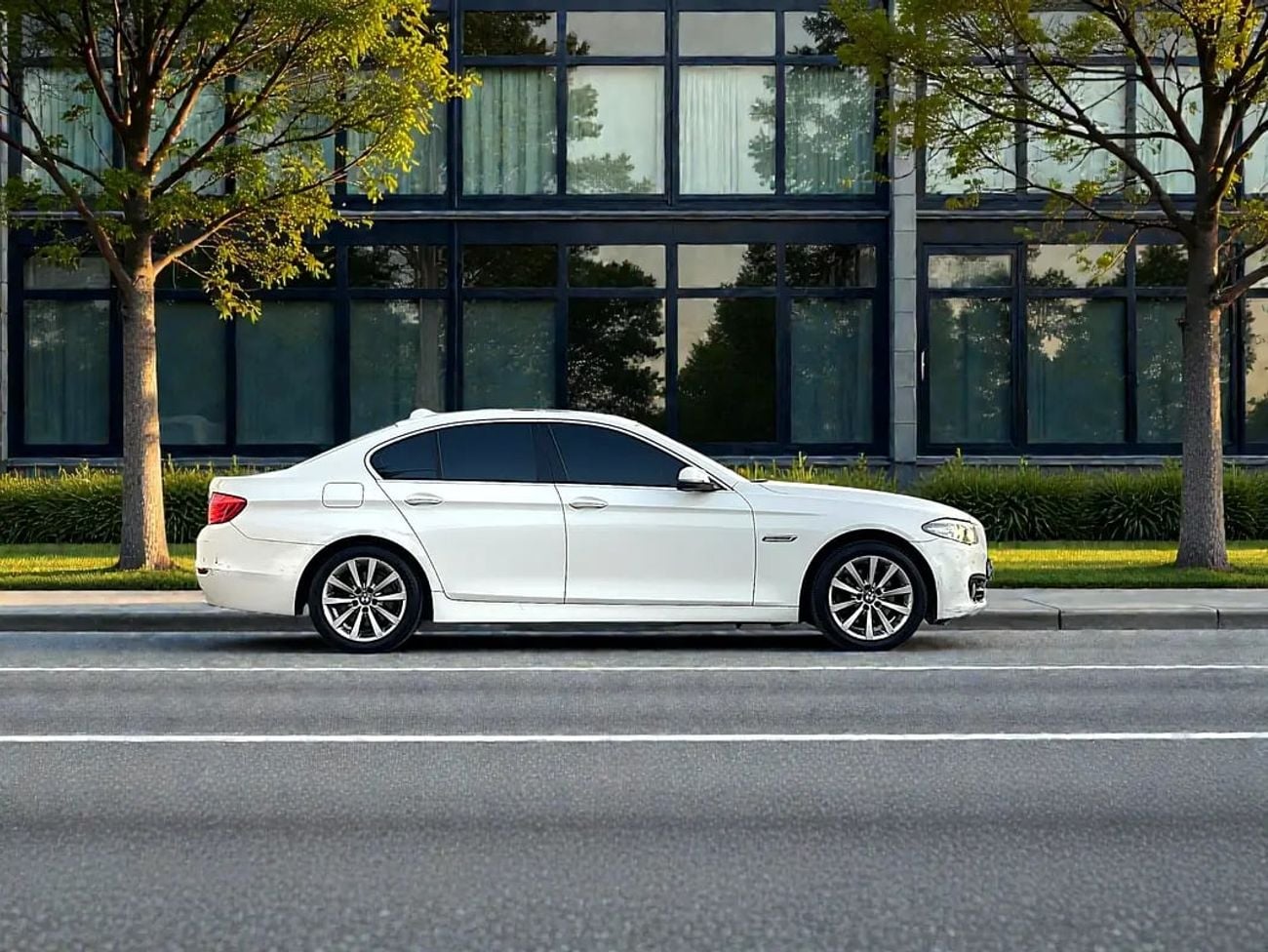 بي أم دبليو 520i 1,800 P.M | 5 SERIES | 520i |EXCLUSIVE | GCC | ORIGINAL PAINT