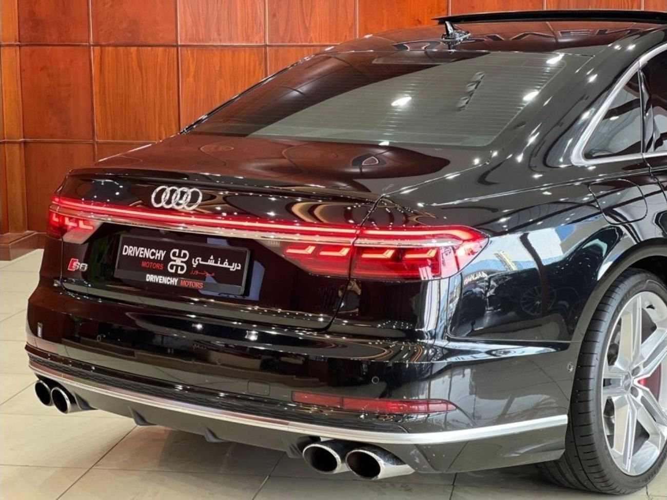 Audi S8 Audi S8, full option, agency condition, agency paint, 2 agency service keys