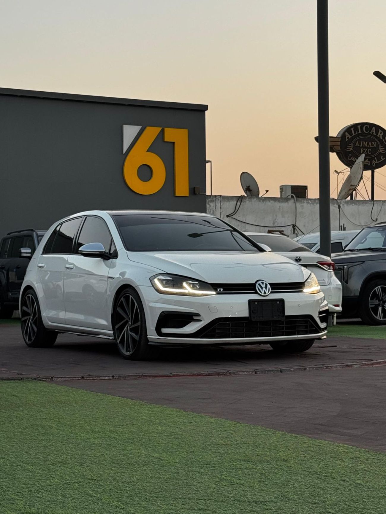 Volkswagen Golf R Base 2.0T