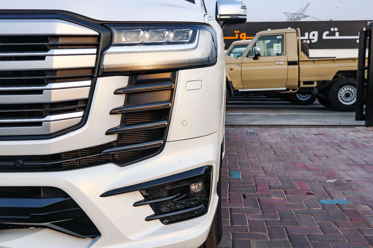 Toyota Land Cruiser VXR 3.5L 2023 Toyota Land Cruiser VXR (3.5L Twin-Turbo V6, Full Option, White Exterior, Red Interior