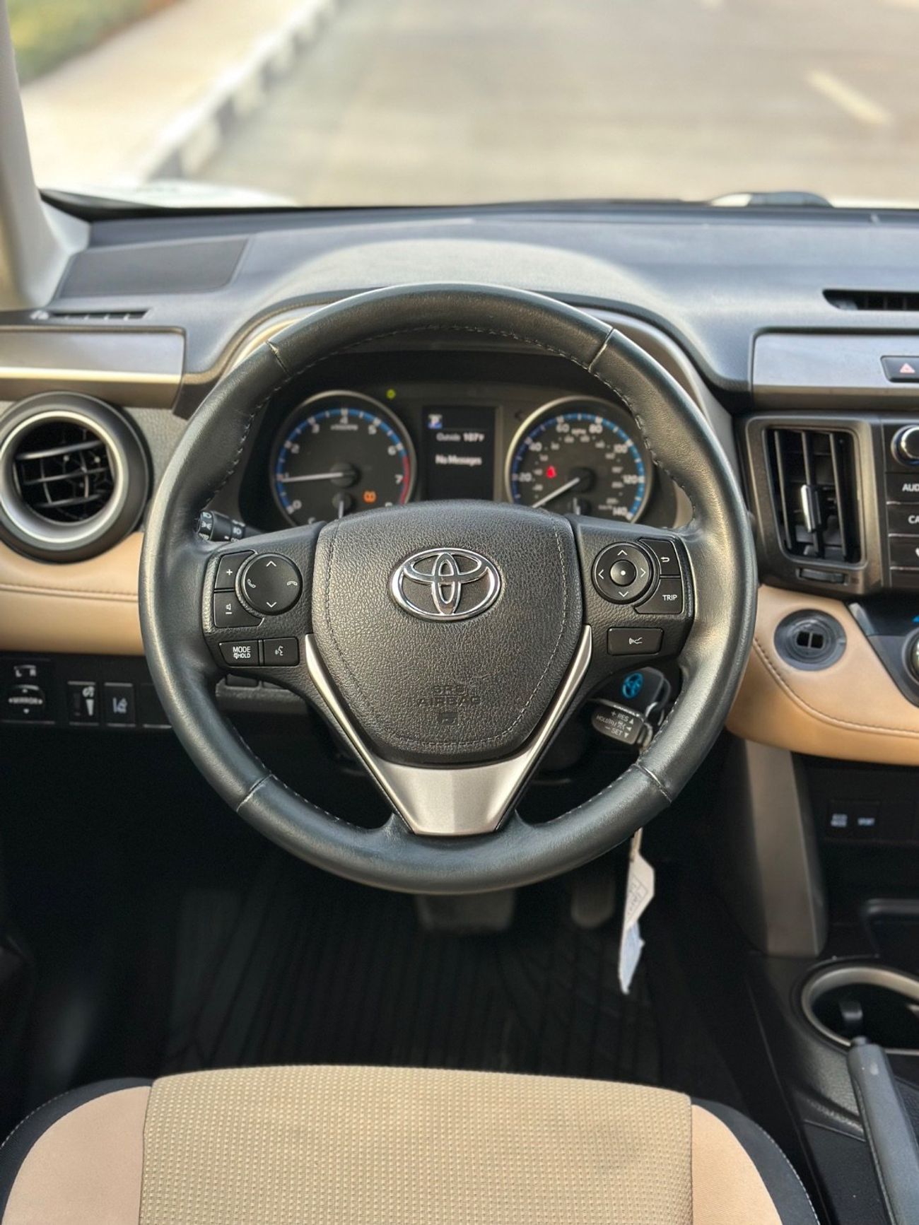 Toyota RAV4 XLE 4WD sunroof and Full Option