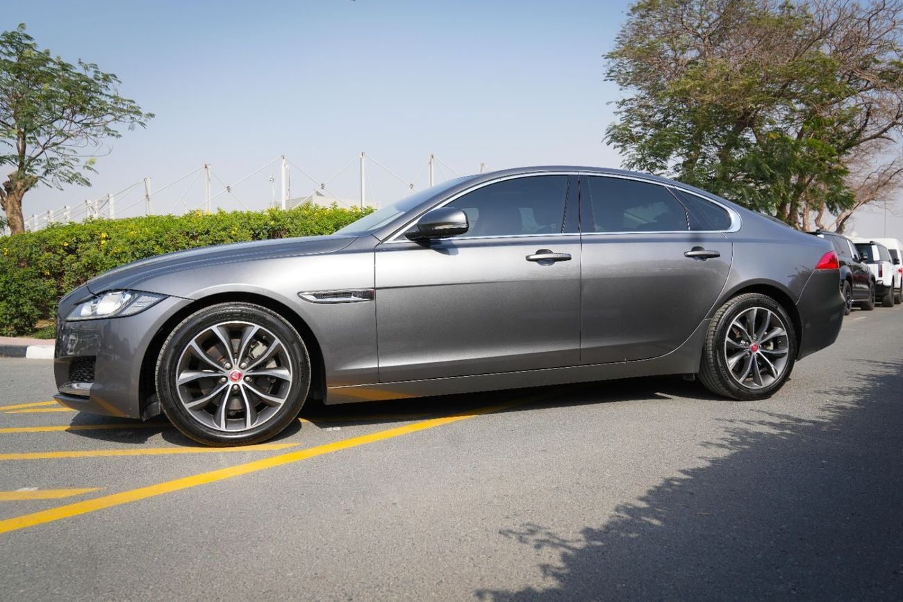 Jaguar XF 25T 2017!! GCC SPECS