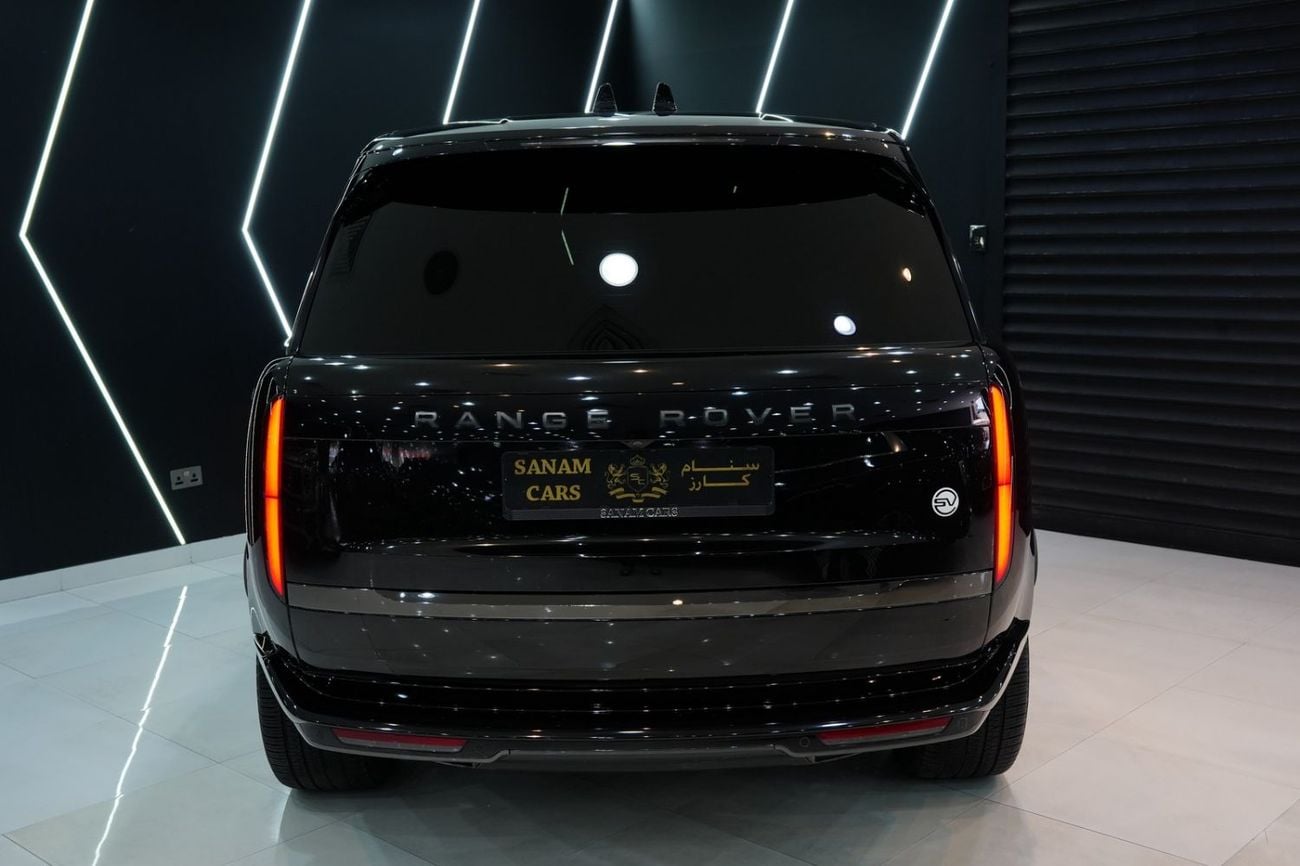Land Rover Range Rover SV P530 , Black Exterior Accents, Panoramic Roof, Deployable Side Steps!!