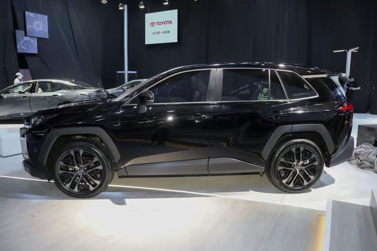 تويوتا راف ٤ 2.5L hybrid 4WD Flagship edition