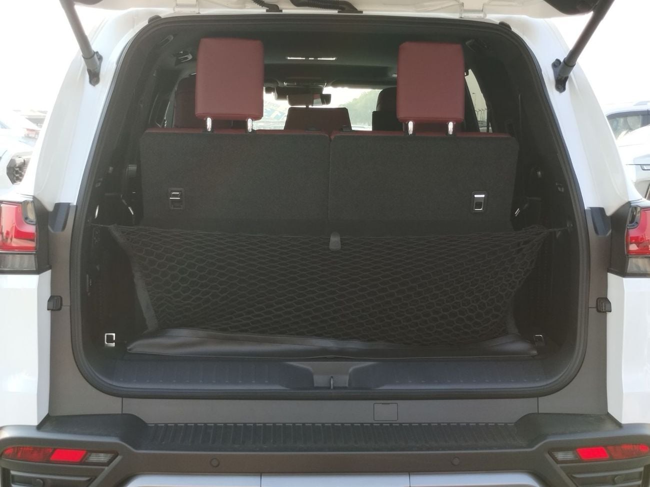 لكزس LX 600 SIGNATURE Lexus Lx600 RHD white colour exterior and red interior petrol engine 2025 brand new