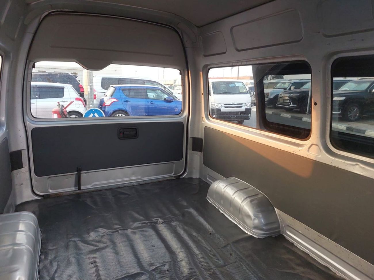 تويوتا هاياس TOYOTA HIACE VAN RHD 2015 MODEL 3.0 L DIESEL AUTOMATIC(PM15202)