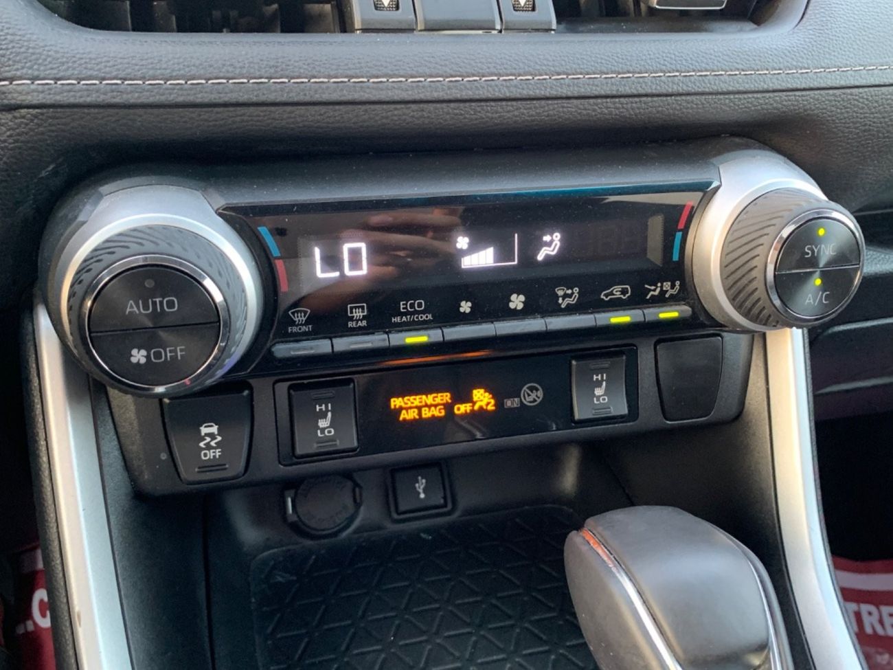 Toyota RAV4 2021 TOYOTA RAV4 XLE HYBRID