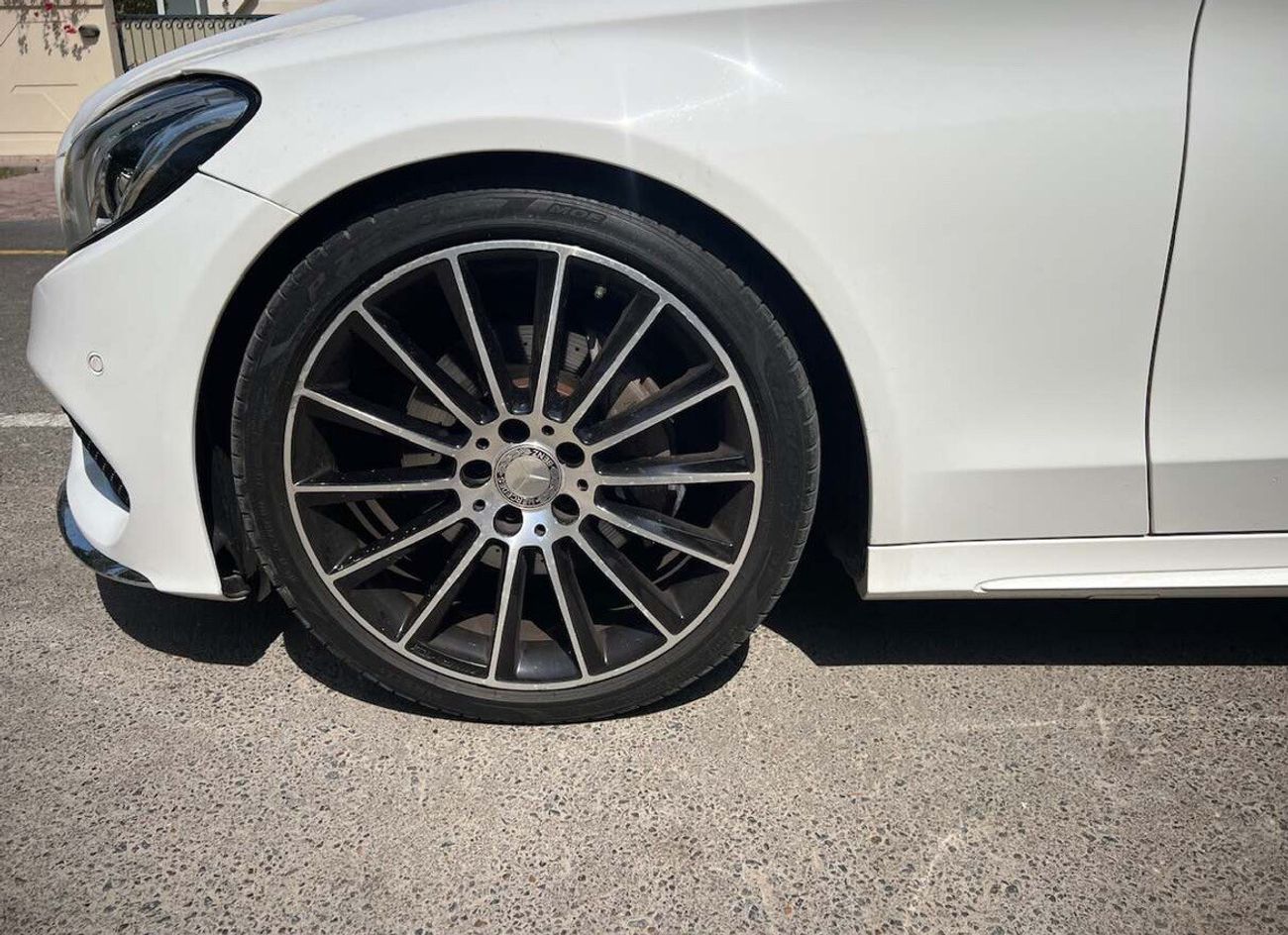 Mercedes-Benz C 200 صبغ  وسرفس الوكاله، عقد صيانه ضمان سنه