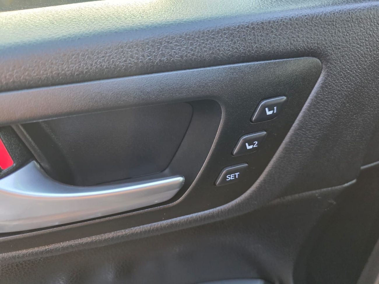 Toyota Highlander 2019 Model Limited Edition Sunroof , AWD, Push button and original leather