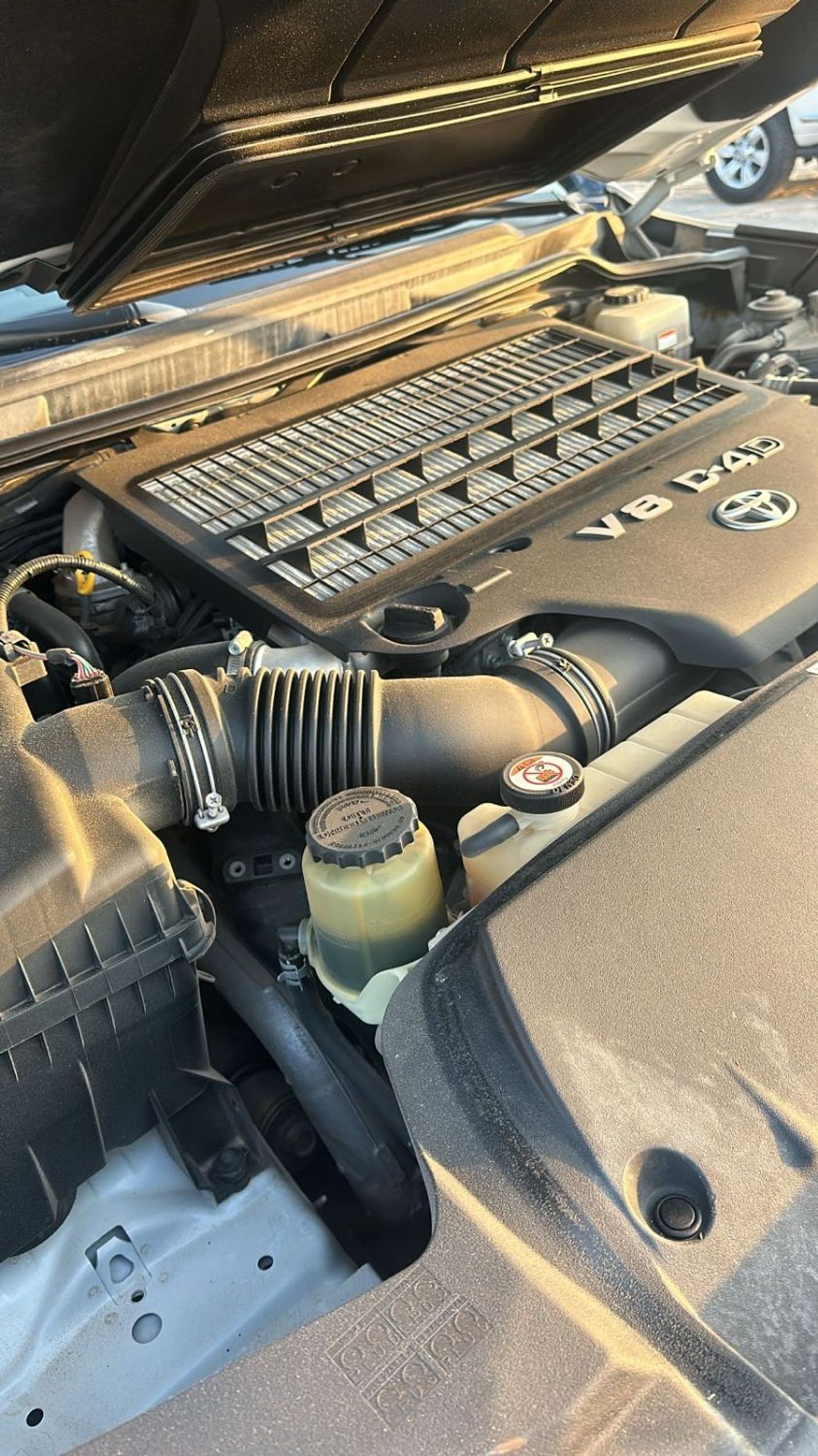 Toyota Land Cruiser GXR-4.5L-Diesel-LHD-Automatic-4wd-GCC specs-8 Cylinders-8 Seats-5 Doors