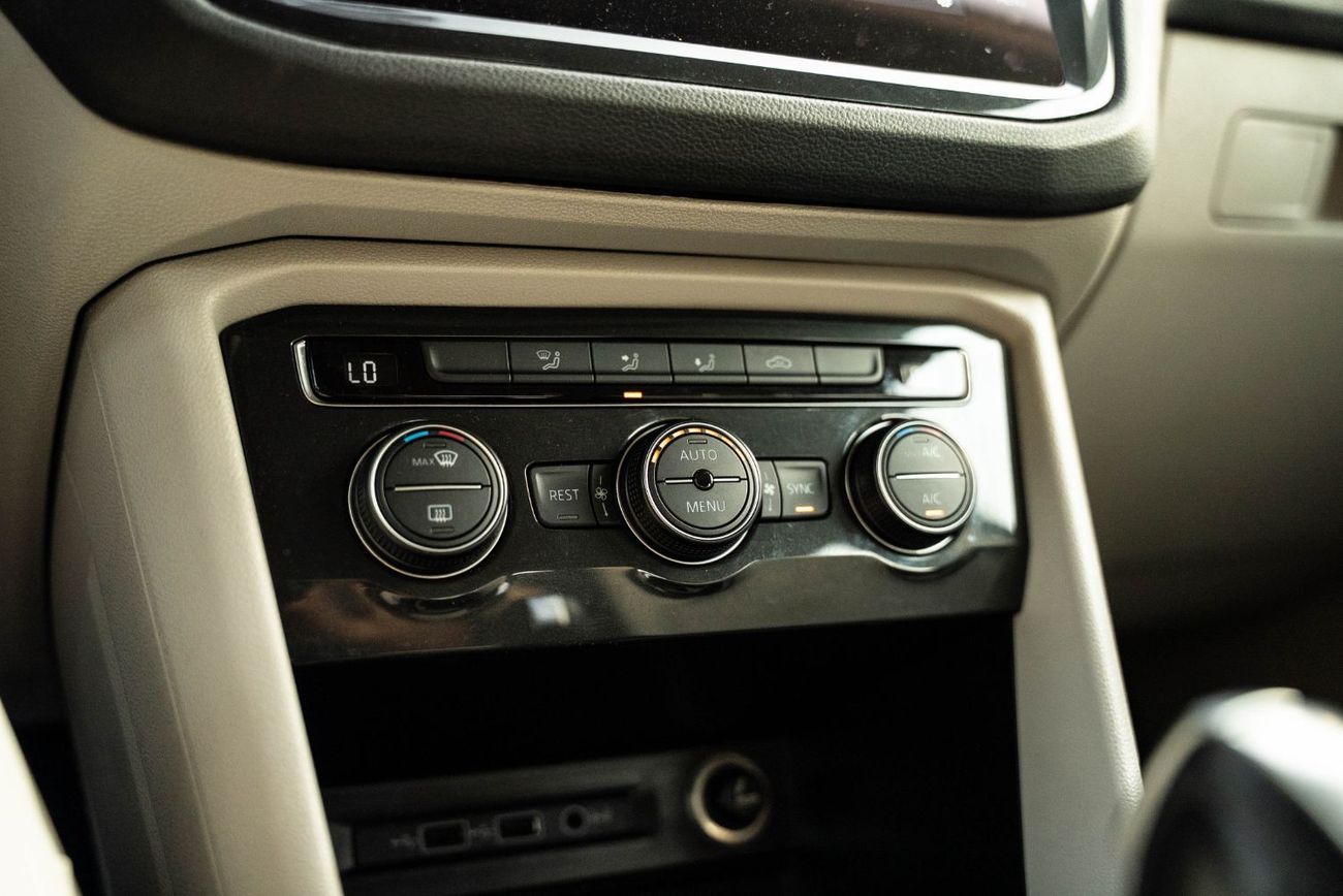 فولكس واجن تيجوان Elegance 2.0L SE 2020 Full Service History GCC 2.0L