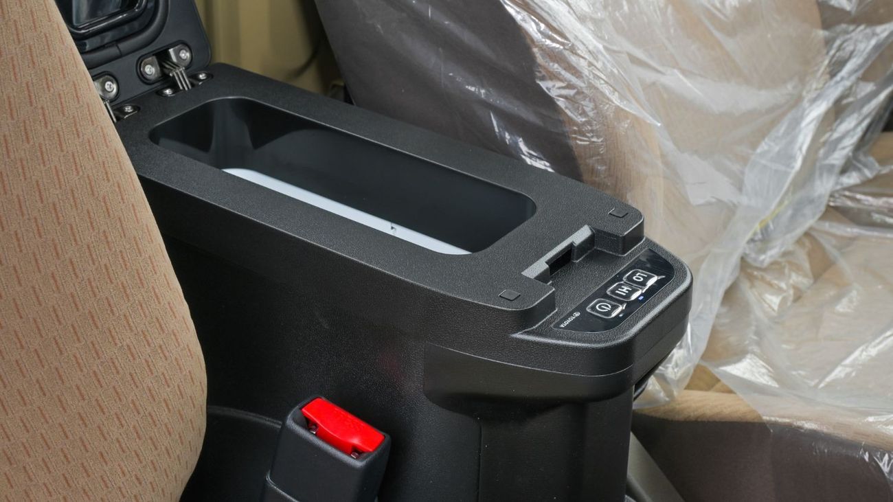 Toyota Land Cruiser 70 Toyota Land Cruiser LC79 LX G A/T - Beige - 2024 Brand New for Export