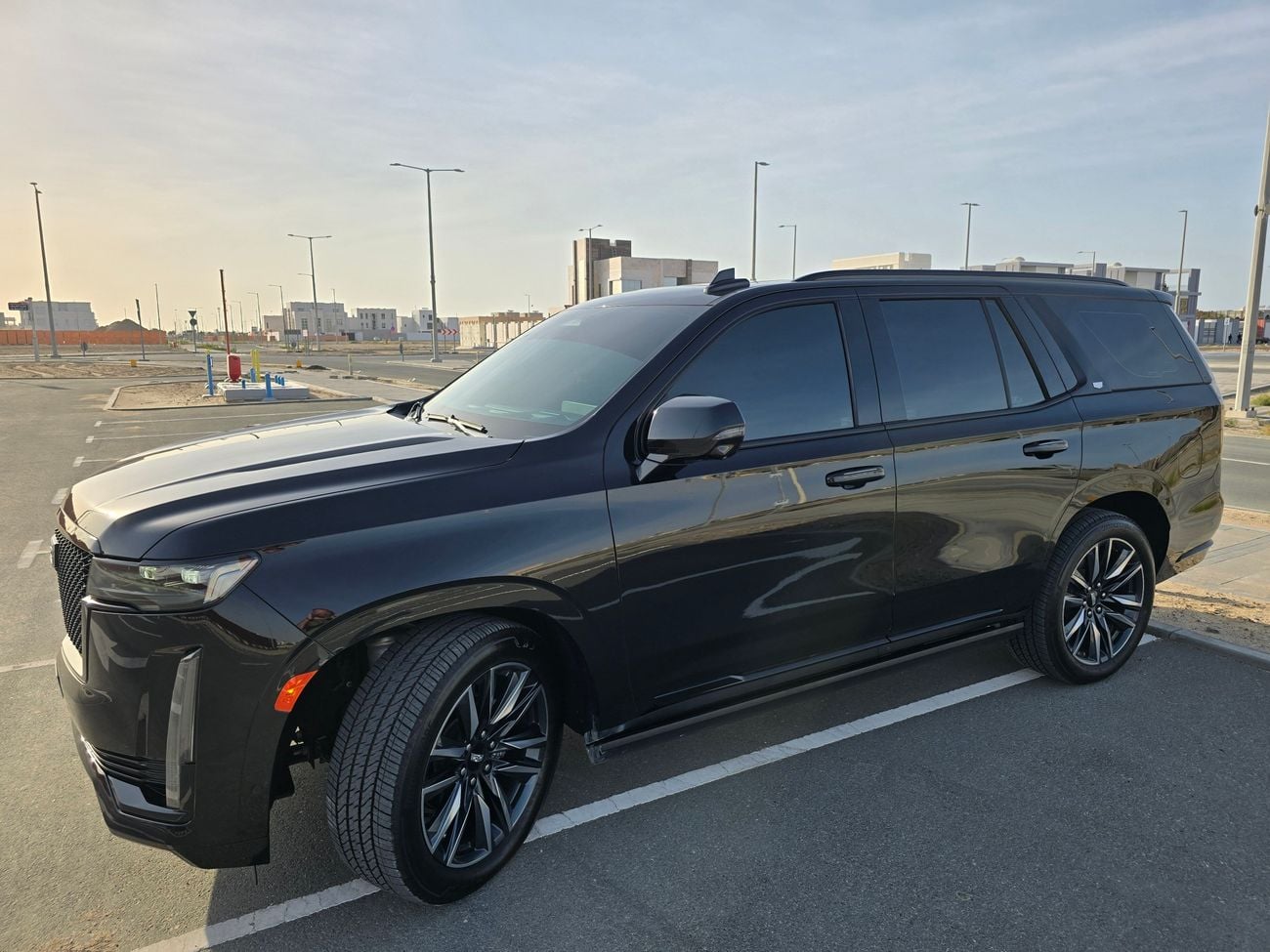 كاديلاك إسكالاد Cadillac Escalade Sport 2022 | 6.2L V8 | AWD | American Specs | 7 Seater