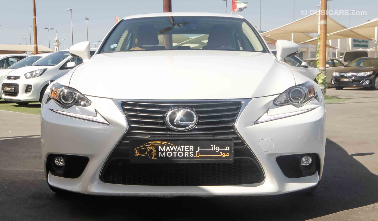 Lexus IS 200 T AGENCY WARRANTY FULL SERVICE HISTORY GCC SPECIFICATION