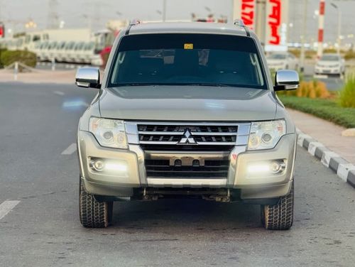 Mitsubishi Pajero Mitsubishi pajero 2015 model v6 LHD