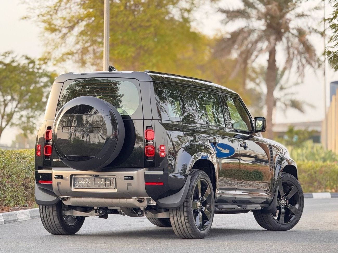 Land Rover Defender P400 110 X-Dynamic HSE 3.0L (5 Seater)