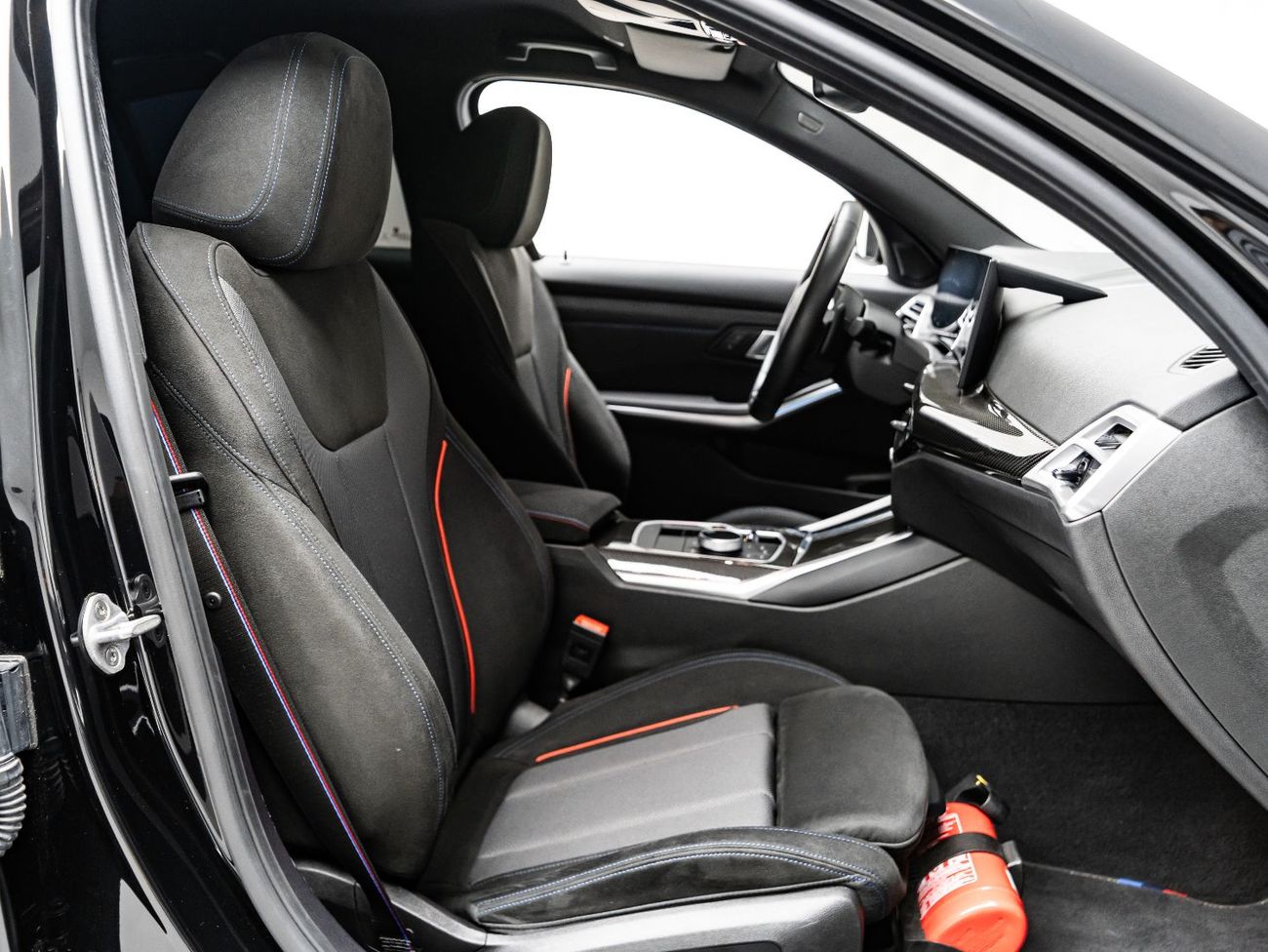 BMW M340i Std 3.0L 2025 BMW M340i xDrive, 2030 BMW Warranty + Service Contract, Low KMs, GCC