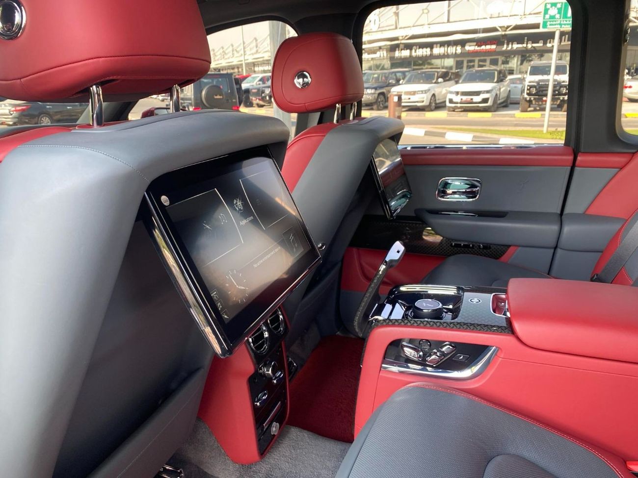 Rolls-Royce Cullinan Black Badge GCC SPEC UNDER WARRANTY NEAT AND CLEAN