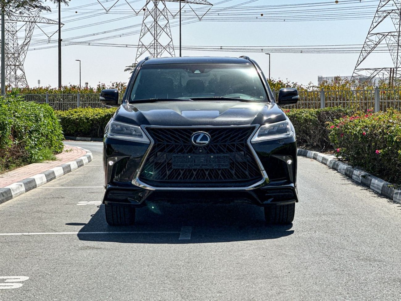 لكزس LX 570 Lexus Lx570s Signature Black Edition 5.7L / Gcc Specification