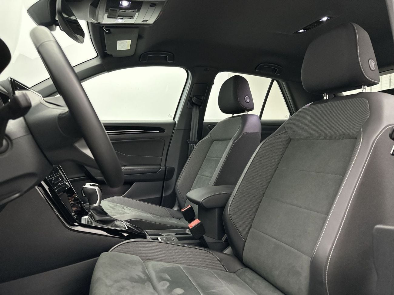 Volkswagen T ROC Style 1.4L without Sun Roof with Black Style 1.4L (Ref#42331) / 17,100 AED SAVINGS from New Car