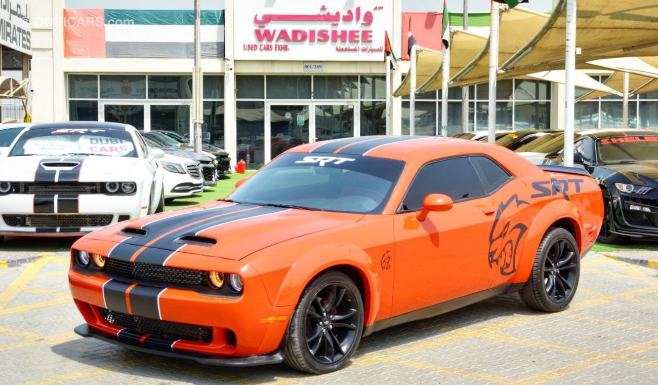 دودج تشالينجر Dodge Challenger SXT V6 2018/ Original Air Bags/ SRT Wide Body/ Very Good Condition