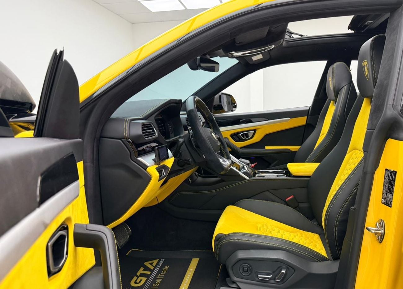 لامبورغيني اوروس STD 2020 Lamborghini Urus, Warranty, Full Lamborghini Service History, Very Low Km, Japanese