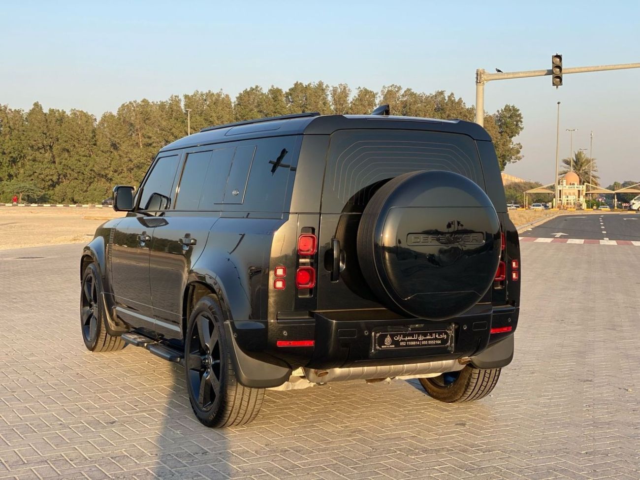 Land Rover Defender P400 110 X-Dynamic HSE 3.0L (5 Seater)