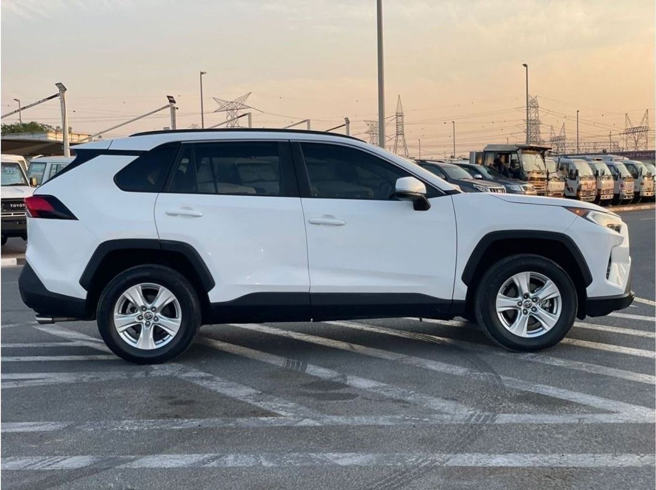 تويوتا راف ٤ 2021 Toyota Rav4 XLE 4x4 AWD MidOption+ 2.5L V4 - Low  8,400 Mileage ---UAE PASS