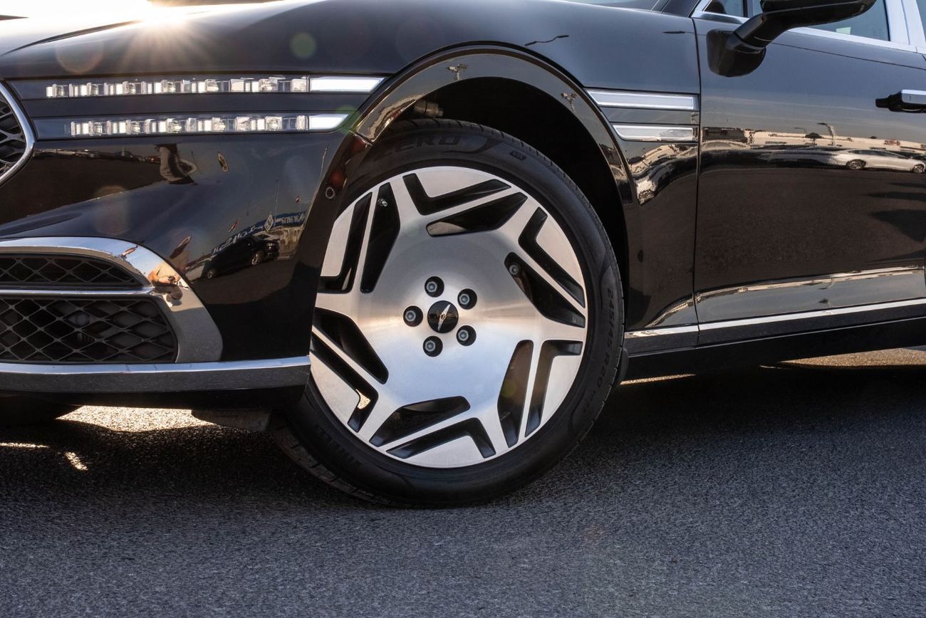 جينيسس G90 Royal AWD 2023 GCC Low Mileage 3.5L V6