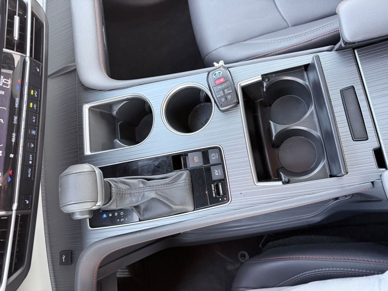 Toyota Sienna XLE hybrid 2.5 L premium