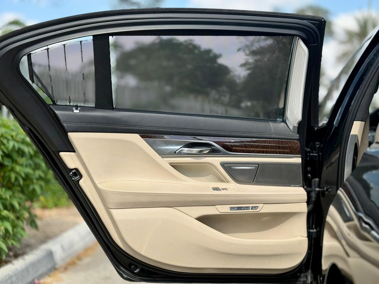 BMW 740Li Std 3.0L 1567 AED Monthly II BMW 740IL II 0% Down Payment II Still Under Warranty to 2027